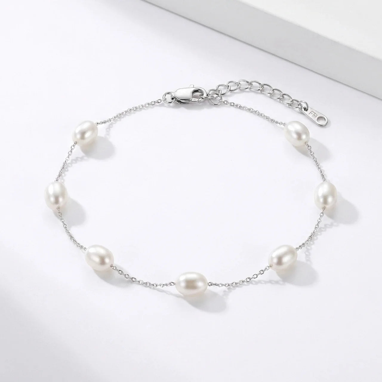Delicate Bracelet with Pearl Beads in 925 Silver