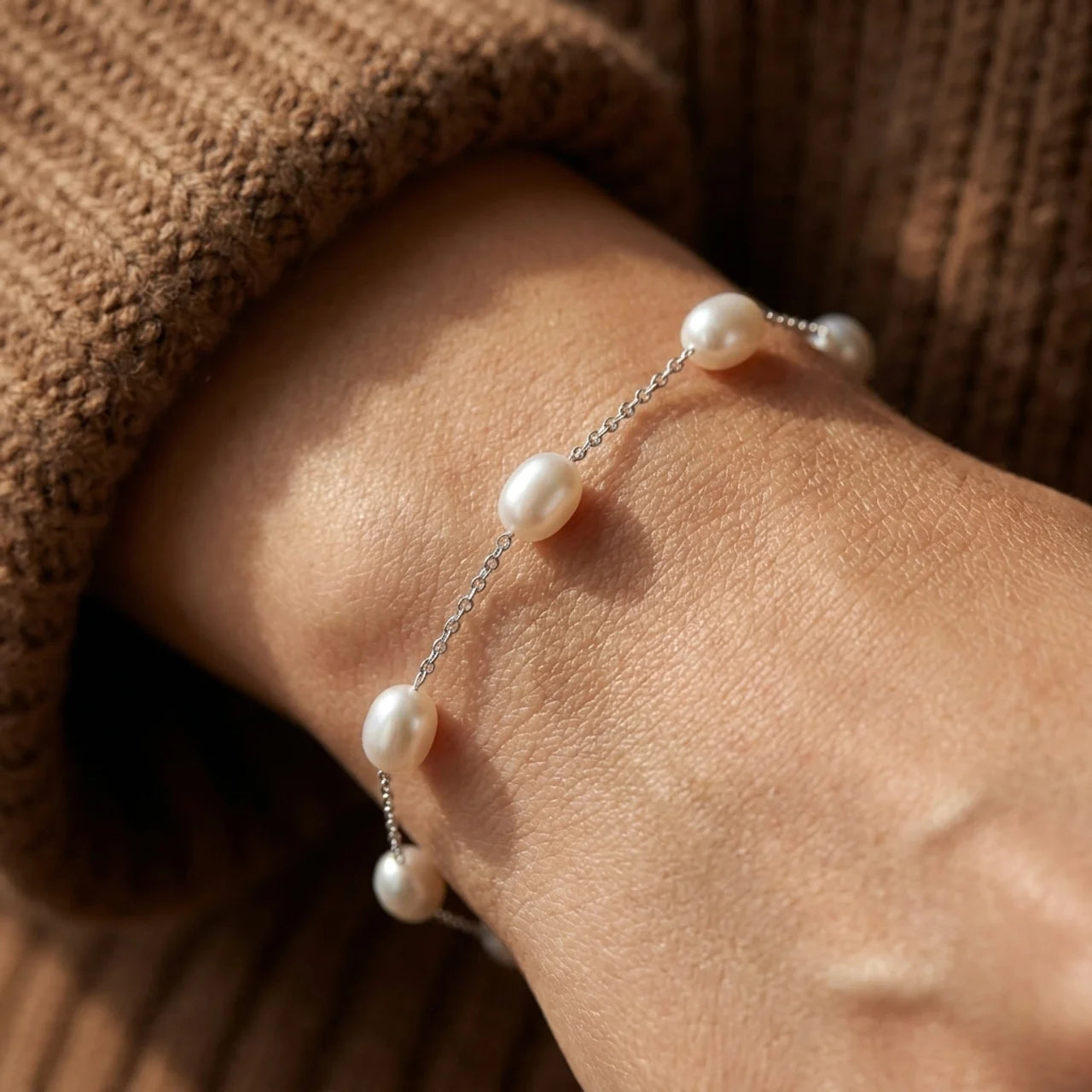 Delicate Bracelet with Pearl Beads in 925 Silver