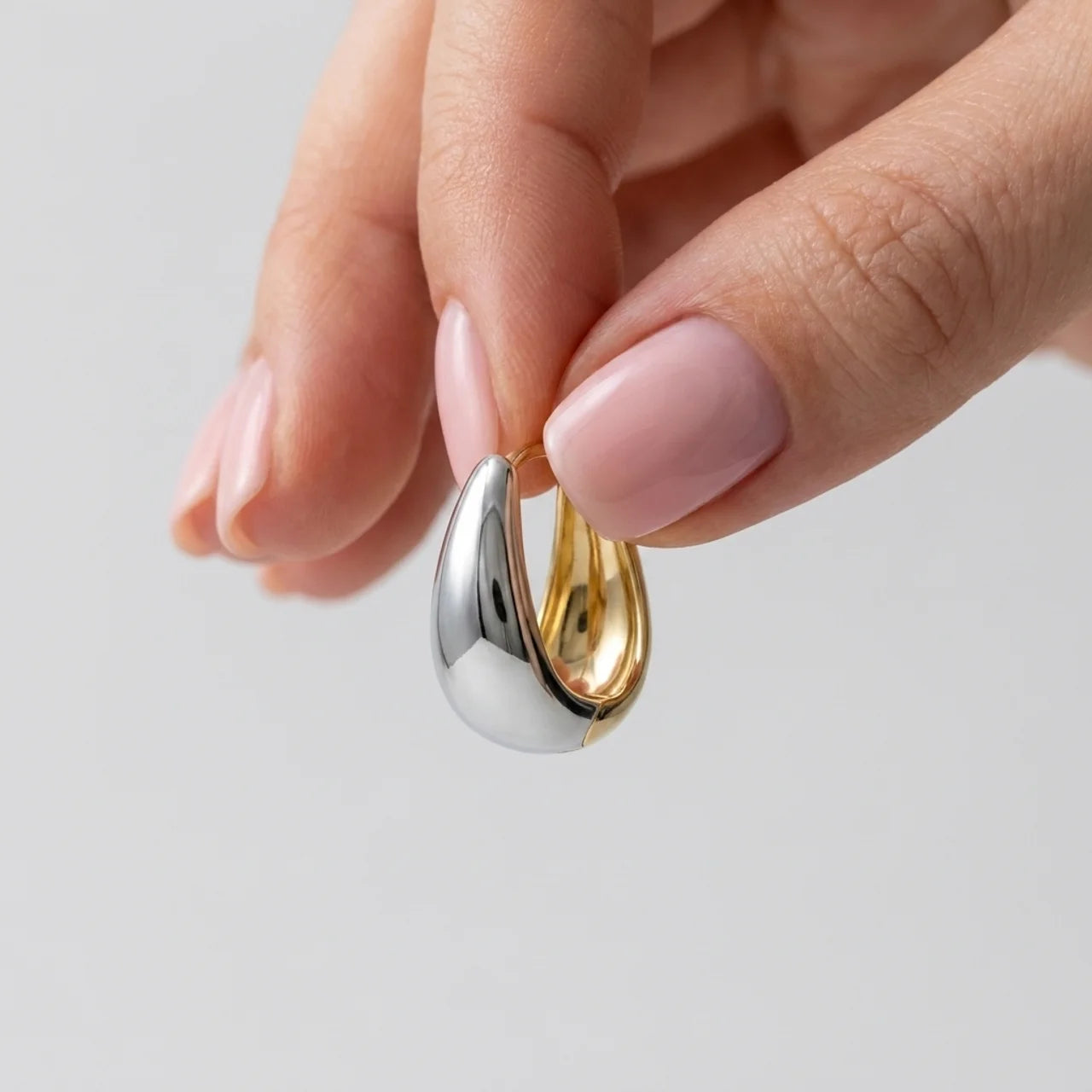 Elegant 925 Silver Earrings with Dual-Tone Water Drop Design