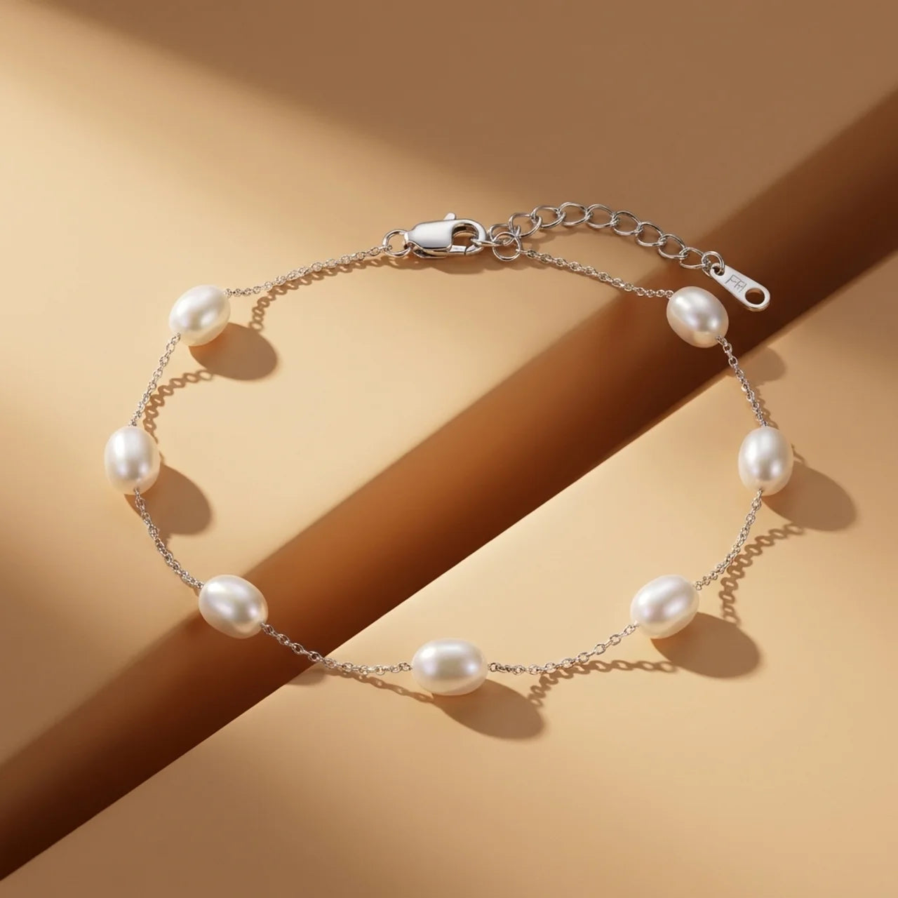 Delicate Bracelet with Pearl Beads in 925 Silver