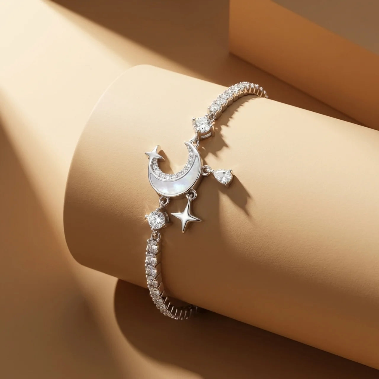 925 Silver Bracelet with Sophisticated Celestial Details