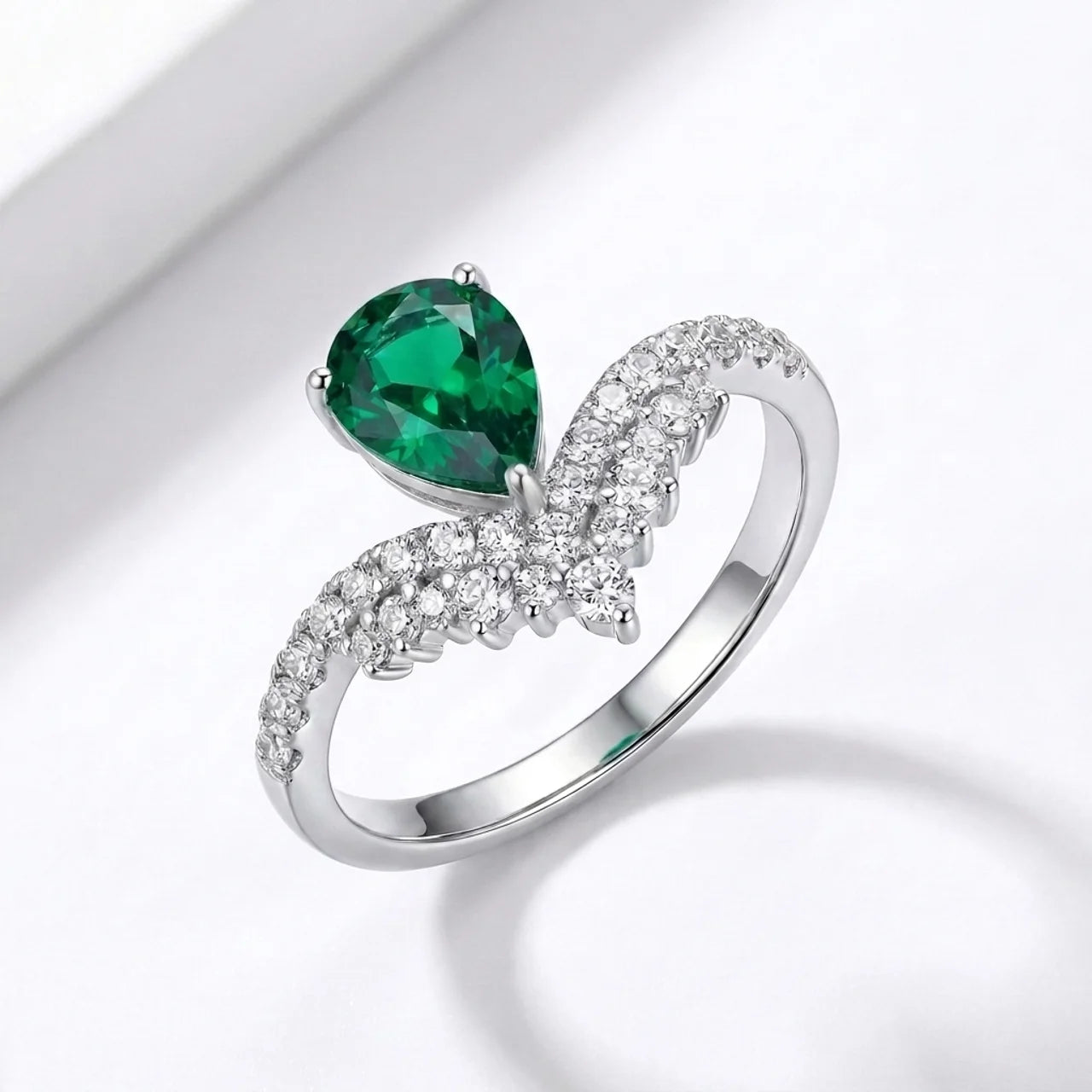 925 Silver Ring with a Blue Stone – Luxurious Design