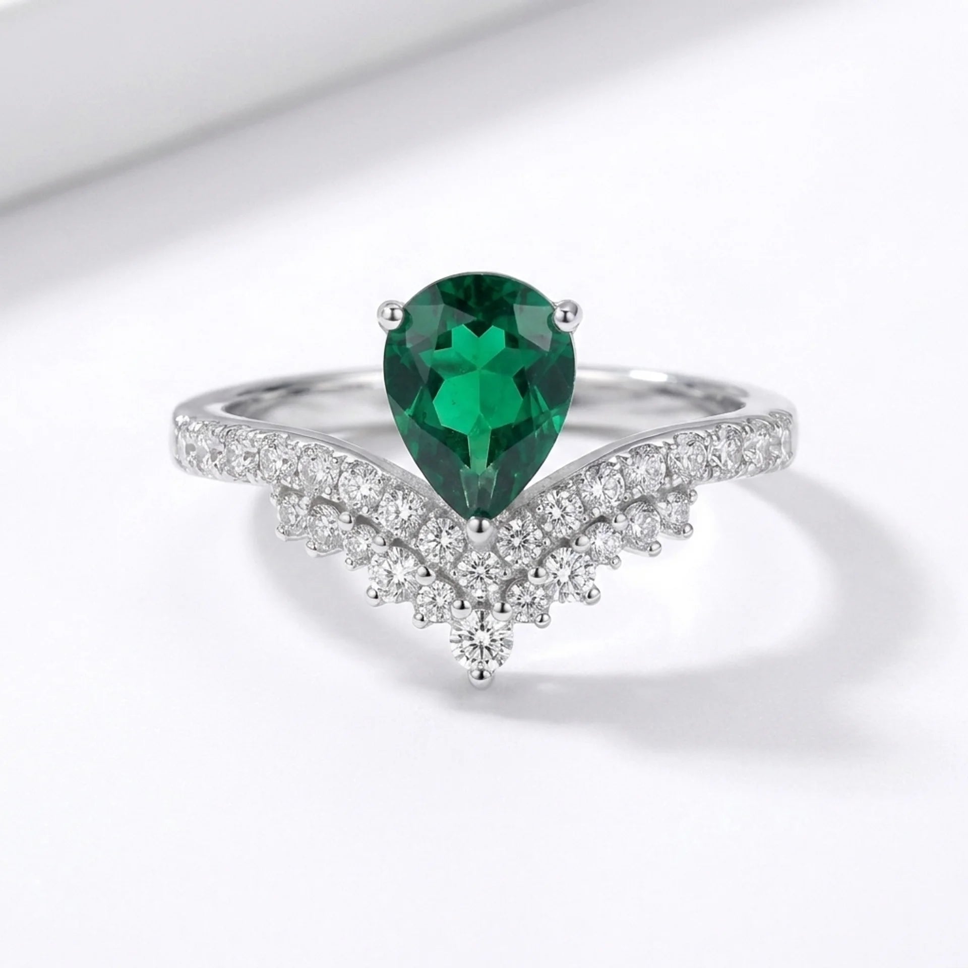925 Silver Ring with a Blue Stone – Luxurious Design