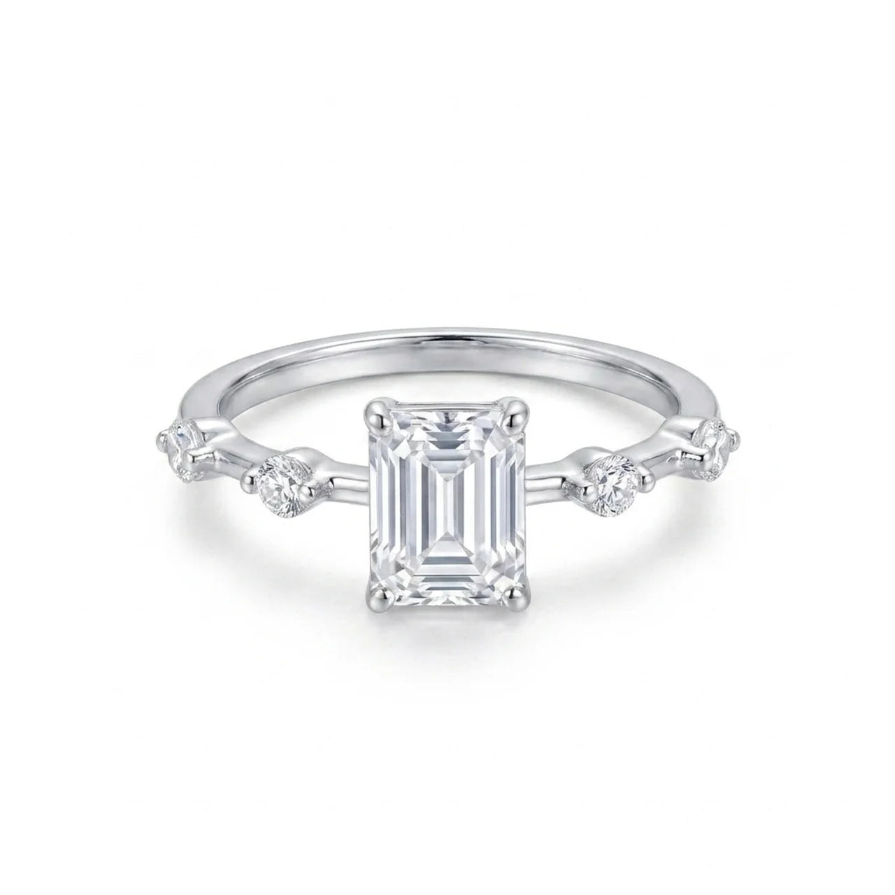 925 Silver Ring with an Elegant Rectangular Stone and Sparkling Details
