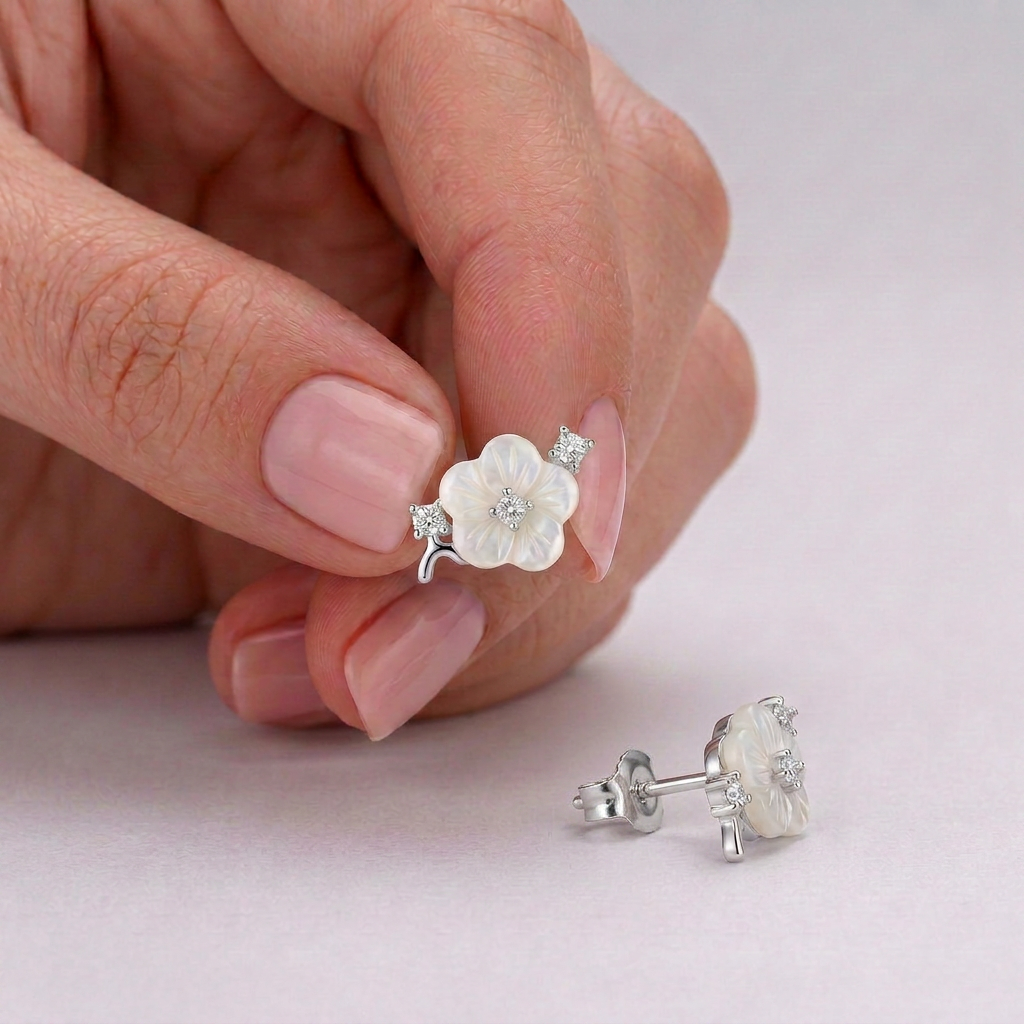 925 Silver Flower Earrings Adorned with Sparkling Stones