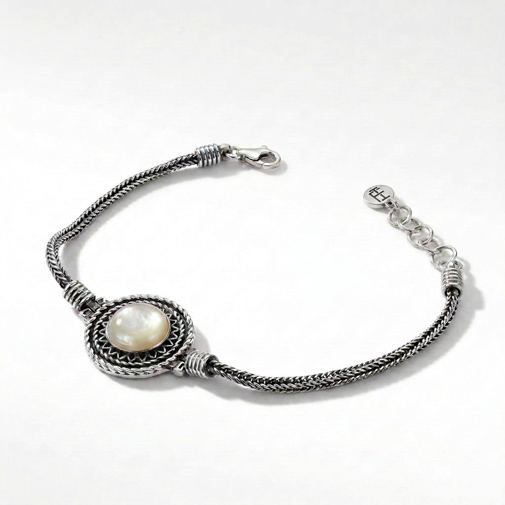 925 Silver Bracelet with a Round Mother-of-Pearl Stone