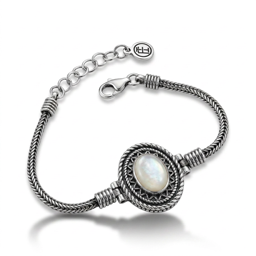 925 Silver Bracelet with an Oval Pearl Stone in a Classic Design