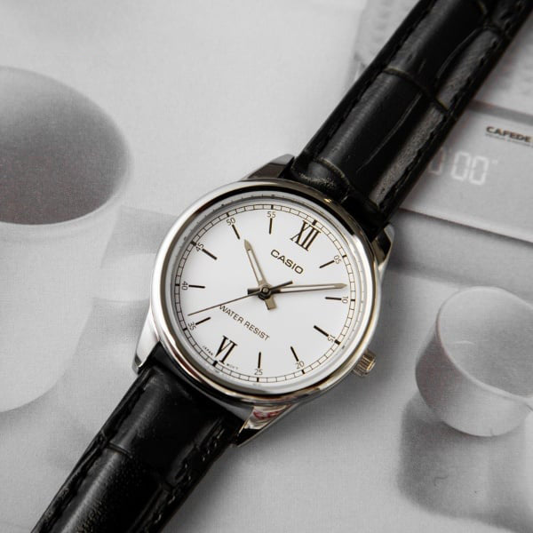 LTP-V005L-7B2UDF - Casio Women's Analog Watch with Leather Strap