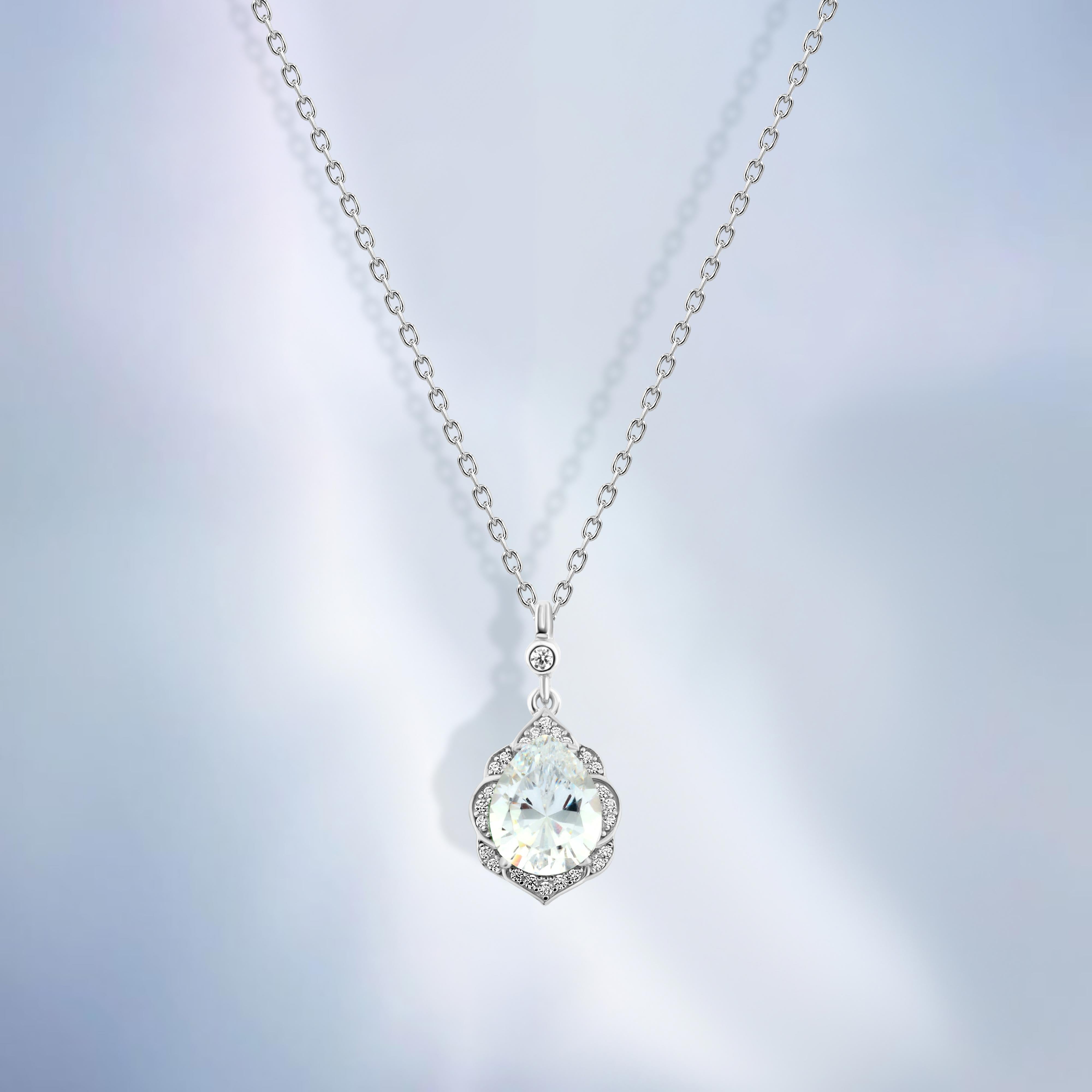 عقد فضة 925 دمعة بفص شفاف محاط بفصوص